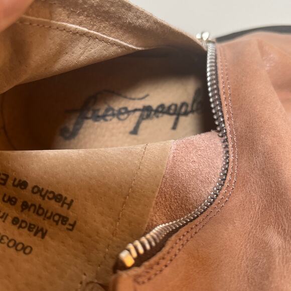 Free People Brown Leather Jack Zip Ankle Boots Lug Sole Size 7 Made in Spain - Picture 6 of 7